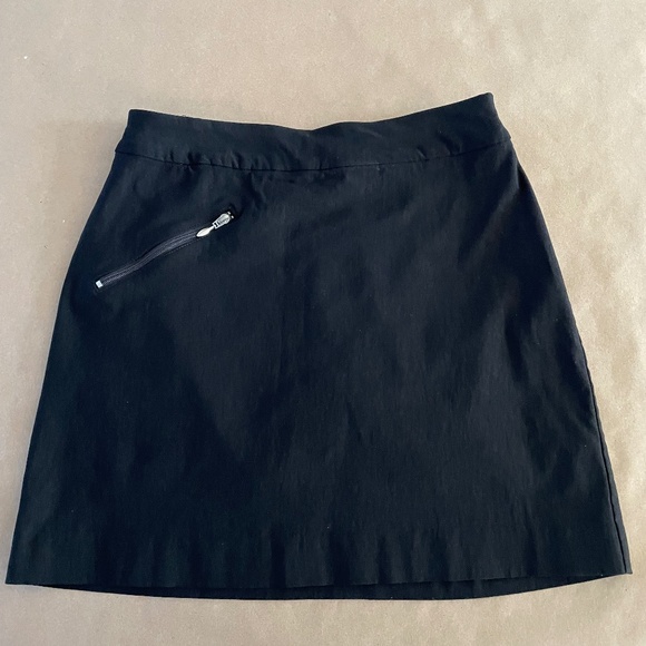 stylish Black pull on skort - Picture 1 of 8
